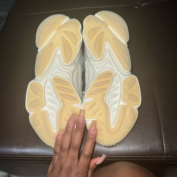 NWT Adidas Ozweego Sneakers - Picture 3 of 7